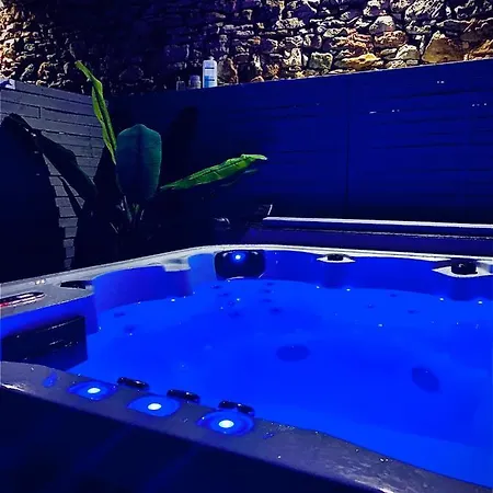 La Biche Au Bois Piscine Chauffee Jacuzzi *