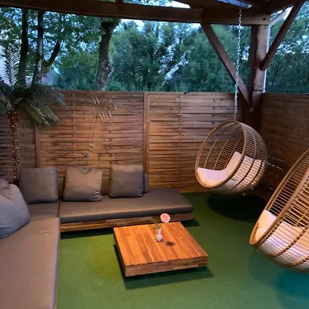 La Biche Au Bois Piscine Chauffee Jacuzzi *