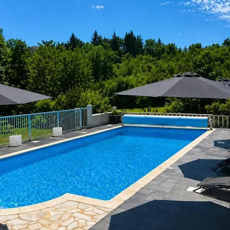 Vakantiehuis La Biche Au Bois Piscine Chauffee Jacuzzi Cazals (Lot)
