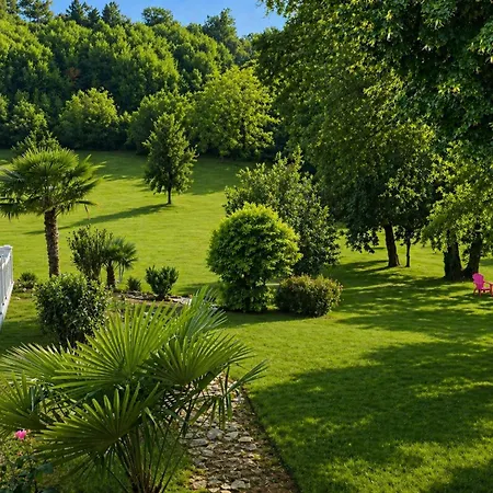 La Biche Au Bois Piscine Chauffee Jacuzzi Vakantiehuis *
