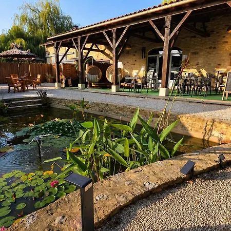Vakantiehuis La Biche Au Bois Piscine Chauffee Jacuzzi *