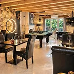 La Biche Au Bois Piscine Chauffee Jacuzzi بيت للعطل *