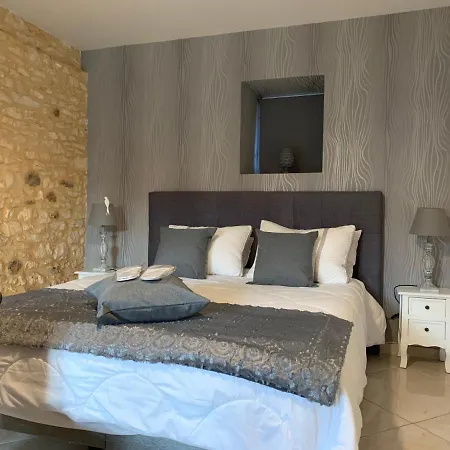 La Biche Au Bois D Hôtes Hébergement de vacances Cazals (Lot)