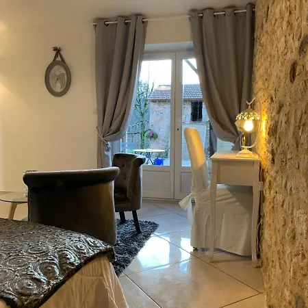 Holiday home La Biche Au Bois Piscine Chauffee Jacuzzi *