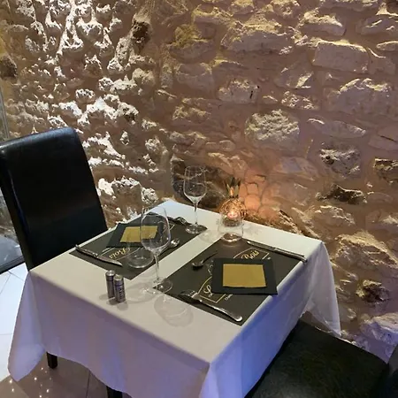 La Biche Au Bois D Hôtes Cazals (Lot)