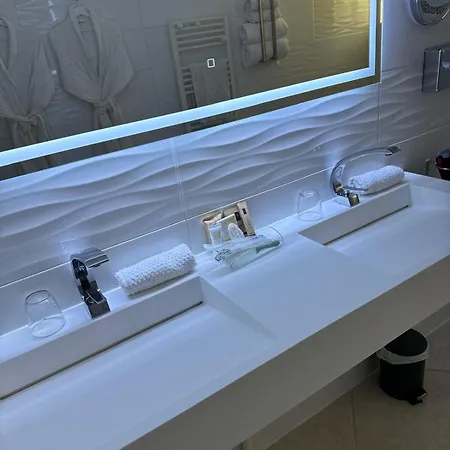 La Biche Au Bois D Hôtes Cazals (Lot)