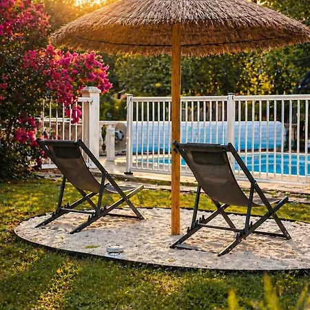 La Biche Au Bois Piscine Chauffee Jacuzzi Cazals