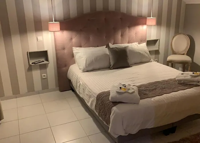 La Biche Au Bois Piscine Chauffee Jacuzzi