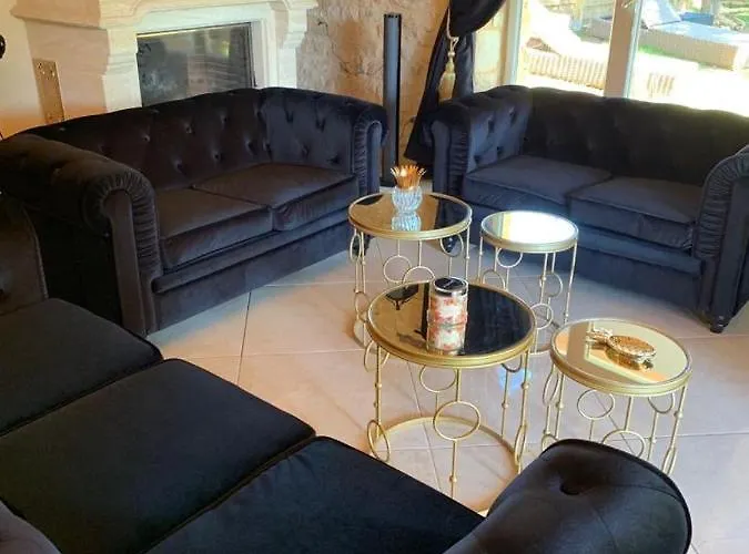 La Biche Au Bois Piscine Chauffee Jacuzzi