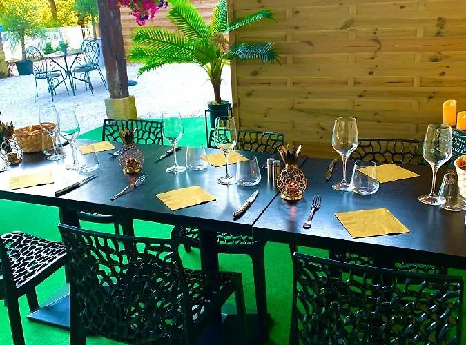 La Biche Au Bois Piscine Chauffee Jacuzzi *