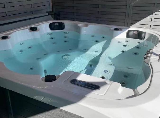 Feriehus La Biche Au Bois Piscine Chauffee Jacuzzi *