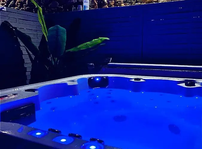 La Biche Au Bois Piscine Chauffee Jacuzzi *