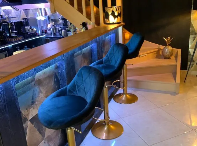 La Biche Au Bois Piscine Chauffee Jacuzzi *