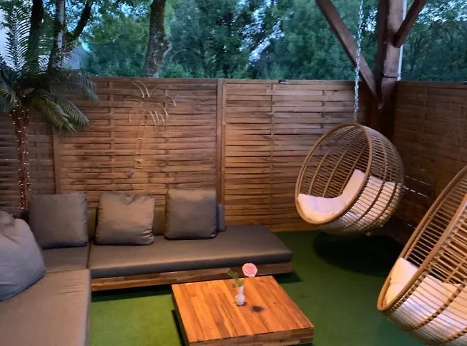 La Biche Au Bois Piscine Chauffee Jacuzzi *