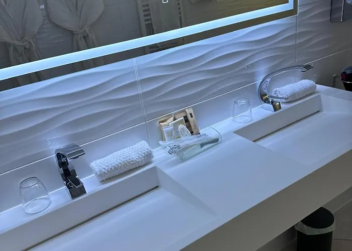 La Biche Au Bois Piscine Chauffee Jacuzzi Cazals (Lot)